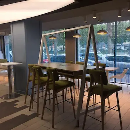 Centre Gare מלון דירות קאין