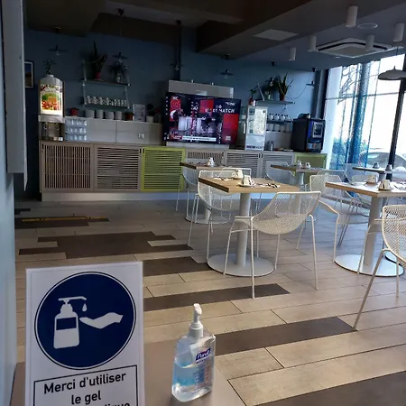 מלון דירות Centre Gare 3*